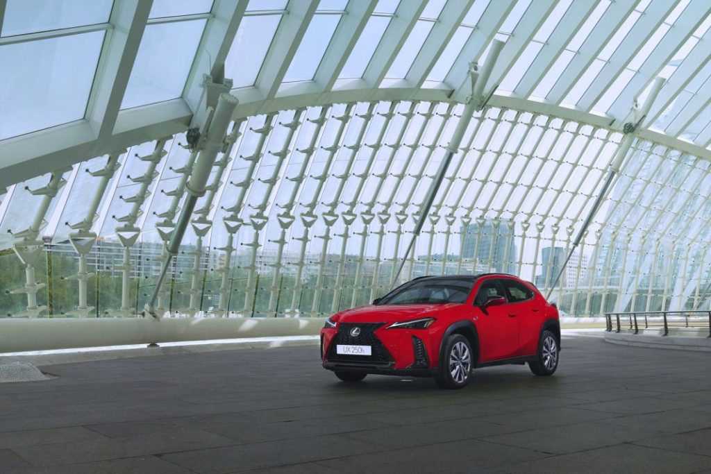 El coche en el que se trasladan los jugadores de la Copa Davis de tenis 3 Motor16 LEXUS EN VALENCIA EN LA FASE DE GRUPOS DE LA COPA DAVIS 2023 1 Motor16