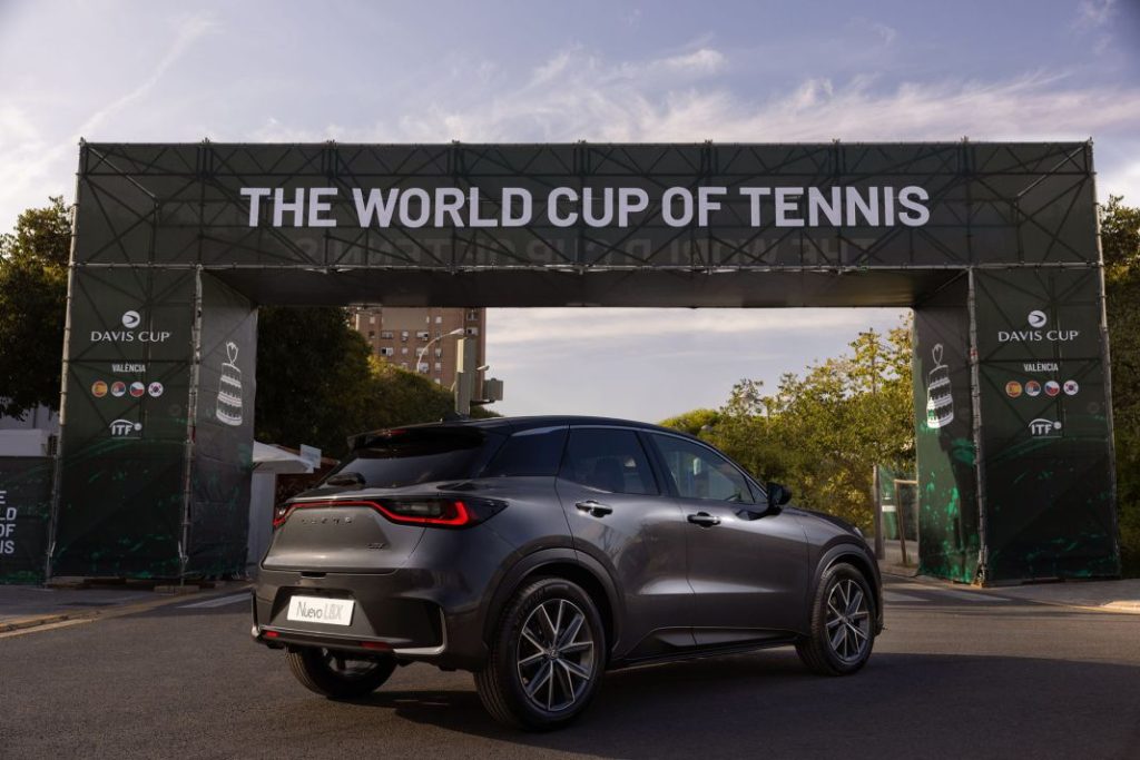El coche en el que se trasladan los jugadores de la Copa Davis de tenis 4 Motor16 LEXUS EN VALENCIA EN LA FASE DE GRUPOS DE LA COPA DAVIS 2023 10 Motor16