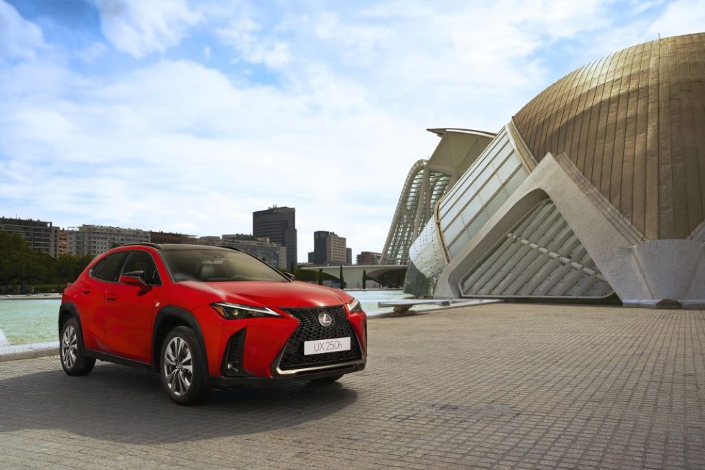 El coche en el que se trasladan los jugadores de la Copa Davis de tenis 5 Motor16 LEXUS EN VALENCIA EN LA FASE DE GRUPOS DE LA COPA DAVIS 2023 5 Motor16