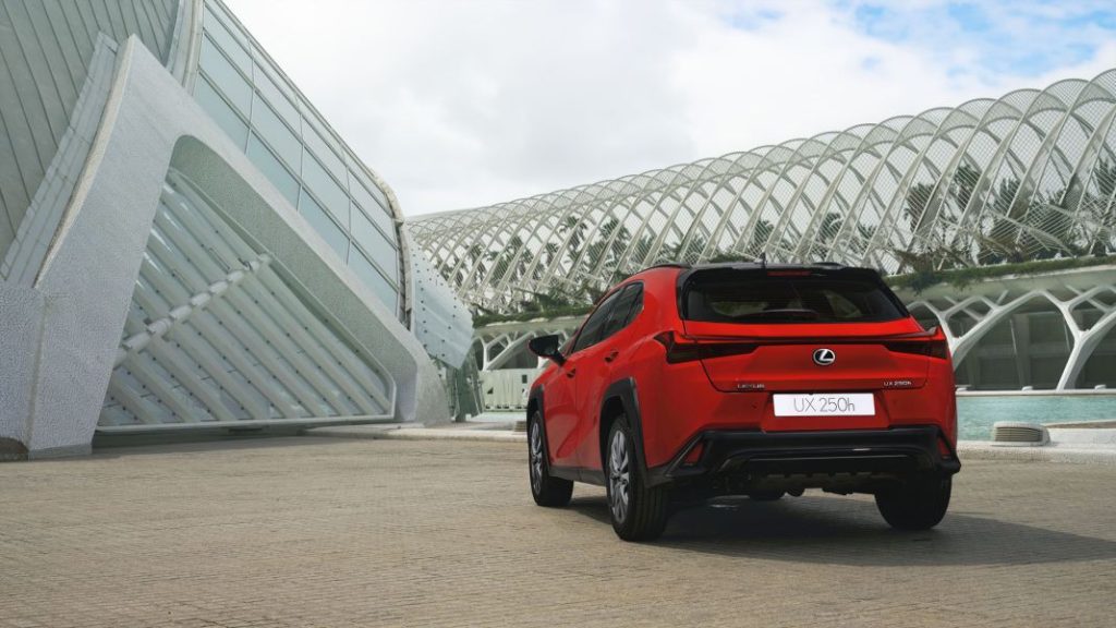 El coche en el que se trasladan los jugadores de la Copa Davis de tenis 6 Motor16 LEXUS EN VALENCIA EN LA FASE DE GRUPOS DE LA COPA DAVIS 2023 6 Motor16