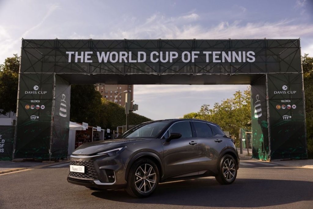 El coche en el que se trasladan los jugadores de la Copa Davis de tenis 9 Motor16 LEXUS EN VALENCIA EN LA FASE DE GRUPOS DE LA COPA DAVIS 2023 9 Motor16
