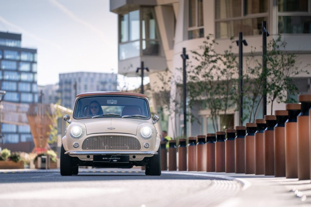 El Mini clásico eléctrico definitivo es obra, cómo no, de David Brown Automotive 26 Motor16 MINI clasico electrico eMASTERED 1 11 Motor16