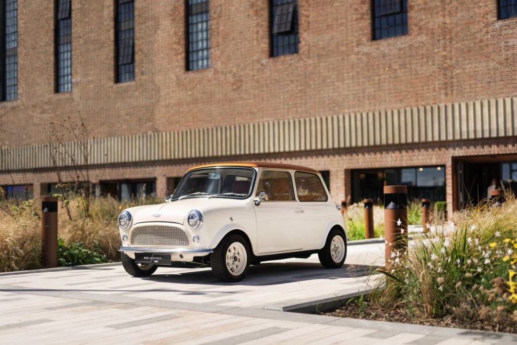 El Mini clásico eléctrico definitivo es obra, cómo no, de David Brown Automotive 20 Motor16 MINI clasico electrico eMASTERED 1 17 Motor16