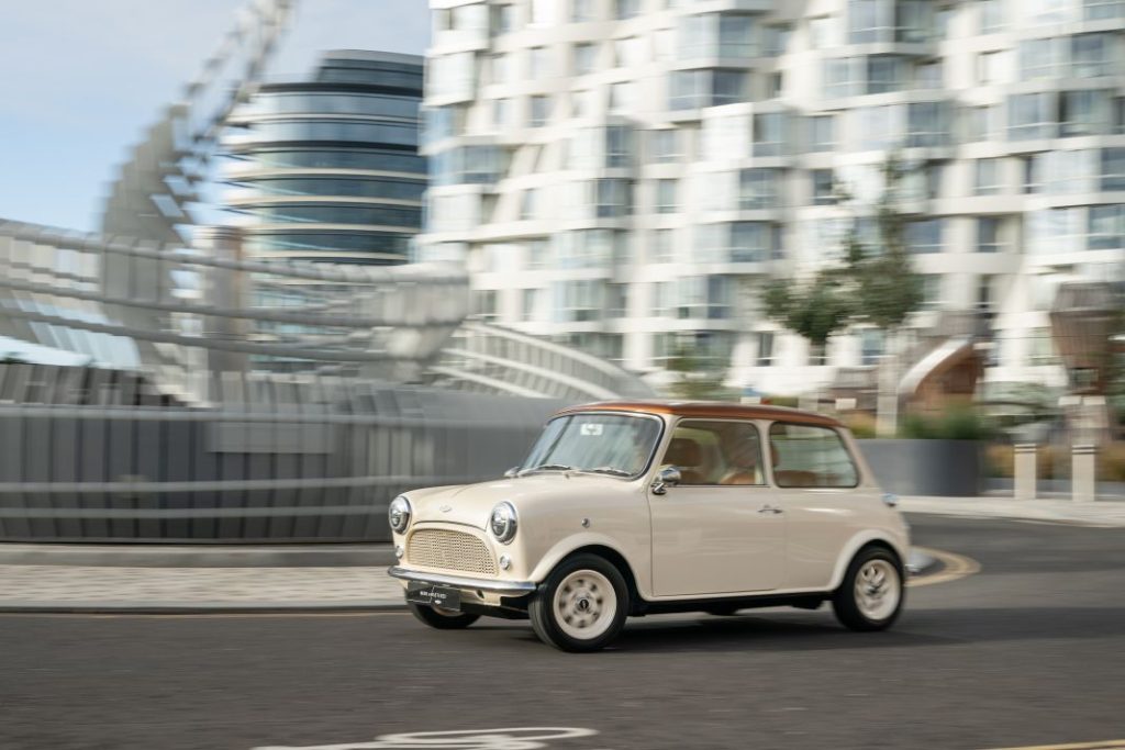 El Mini clásico eléctrico definitivo es obra, cómo no, de David Brown Automotive 33 Motor16 MINI clasico electrico eMASTERED 1 2 Motor16