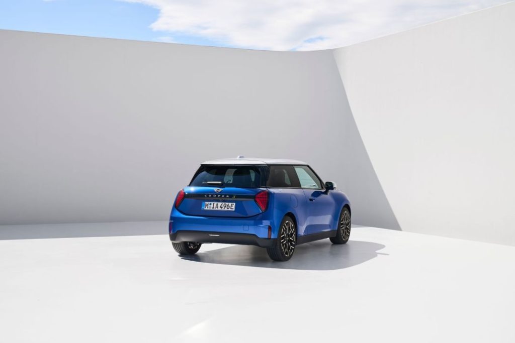 Mini Cooper electrico 2024 11 Motor16