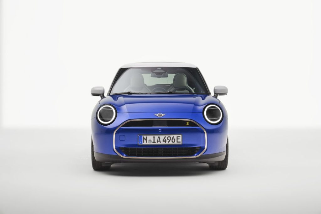Mini Cooper electrico 2024 12 Motor16