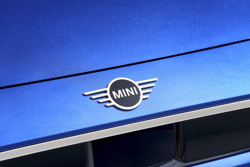 Mini Cooper electrico 2024 16 Motor16