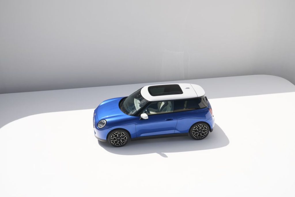 Mini Cooper electrico 2024 6 Motor16