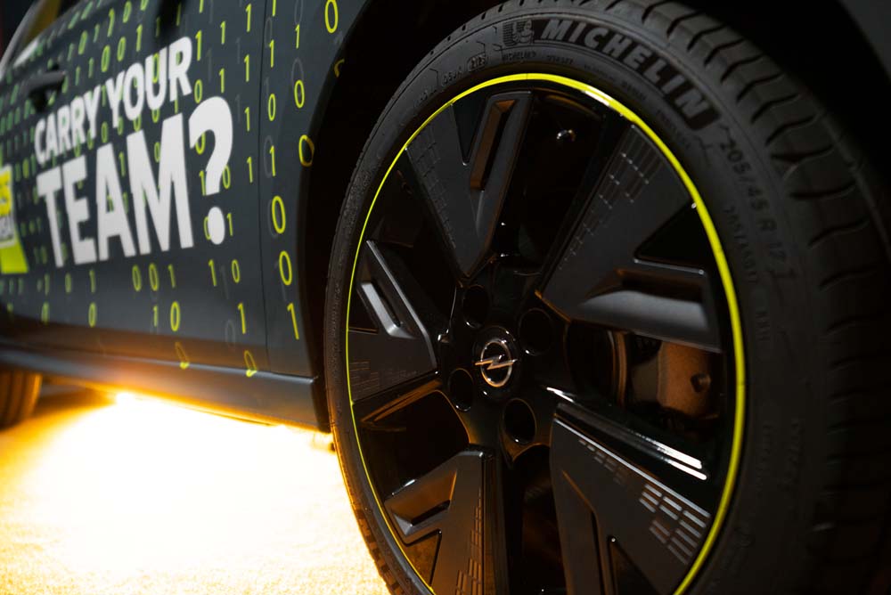 Opel Corsa y el equipo eSports Giants 14 Motor16