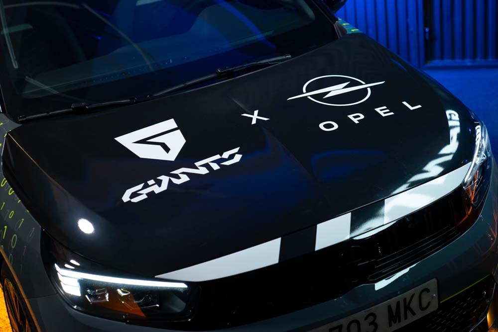 Opel Corsa y el equipo eSports Giants 17 Motor16