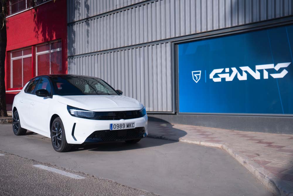 Opel Corsa y el equipo eSports Giants 22 Motor16