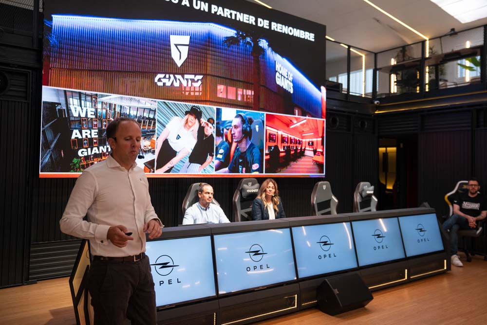 Opel Corsa y el equipo eSports Giants 26 Motor16