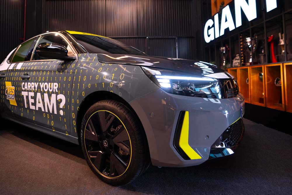 Opel Corsa y el equipo eSports Giants 27 Motor16