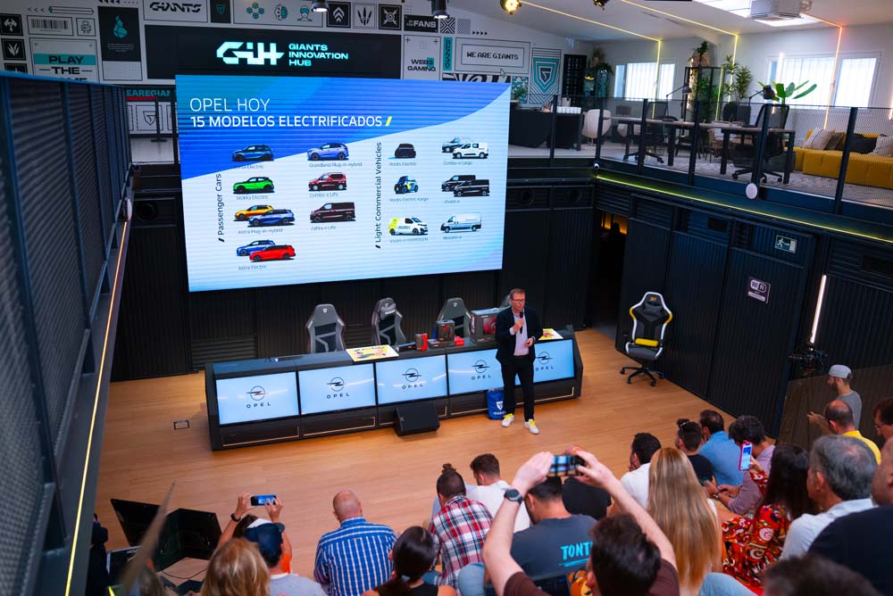 Opel Corsa y el equipo eSports Giants 7 Motor16