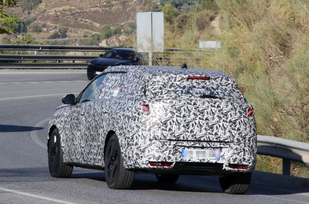 El Peugeot 5008 también prepara su estreno 12 Motor16 Peugeot E 5008 10 Motor16
