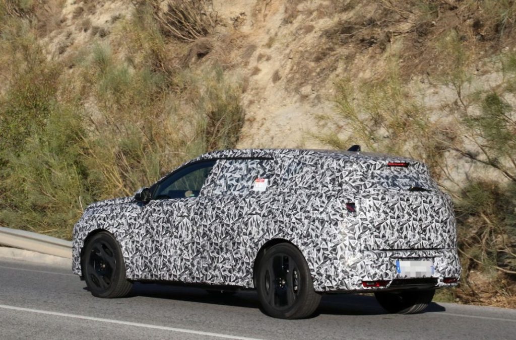 El Peugeot 5008 también prepara su estreno 11 Motor16 Peugeot E 5008 9 Motor16