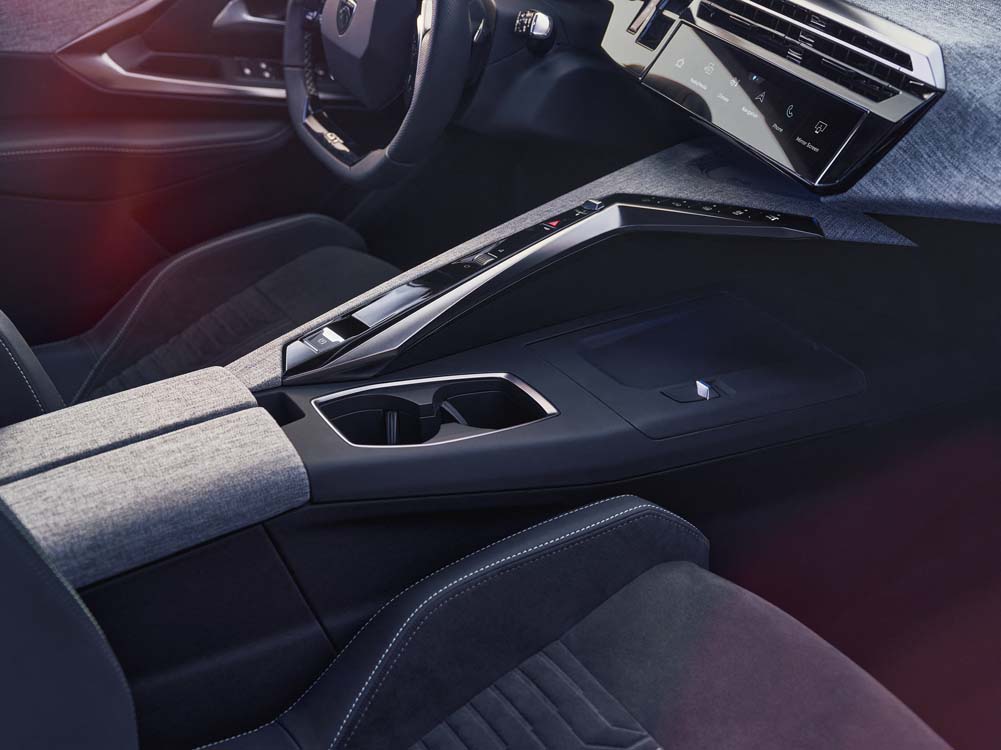 Al volante del nuevo Peugeot E-3008: 700 kilómetros de autonomía 29 Motor16 Peugeot e 3008 22 Motor16