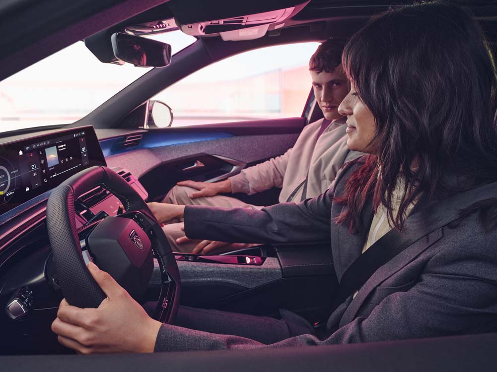 Al volante del nuevo Peugeot E-3008: 700 kilómetros de autonomía 42 Motor16 Peugeot e 3008 35 Motor16