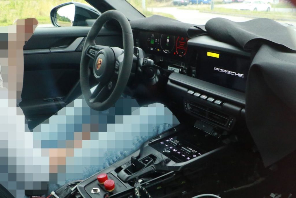 Fotos espía del Porsche 718 Boxster eléctrico, que nos enseña su salpicadero 2 Motor16 Porsche 718 Boxster electrico (13)