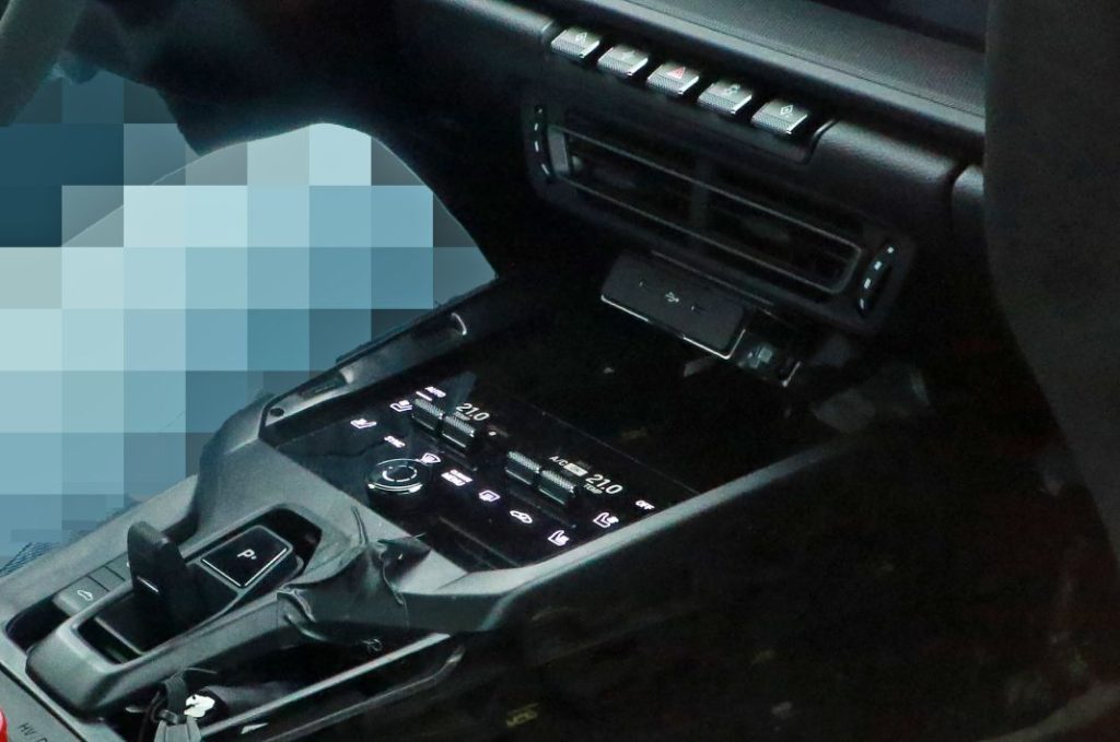 Fotos espía del Porsche 718 Boxster eléctrico, que nos enseña su salpicadero 14 Motor16 Porsche 718 Boxster electrico 14 Motor16