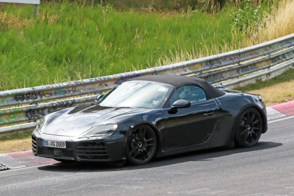 Fotos espía del Porsche 718 Boxster eléctrico, que nos enseña su salpicadero 4 Motor16 Porsche 718 Boxster electrico 3 Motor16