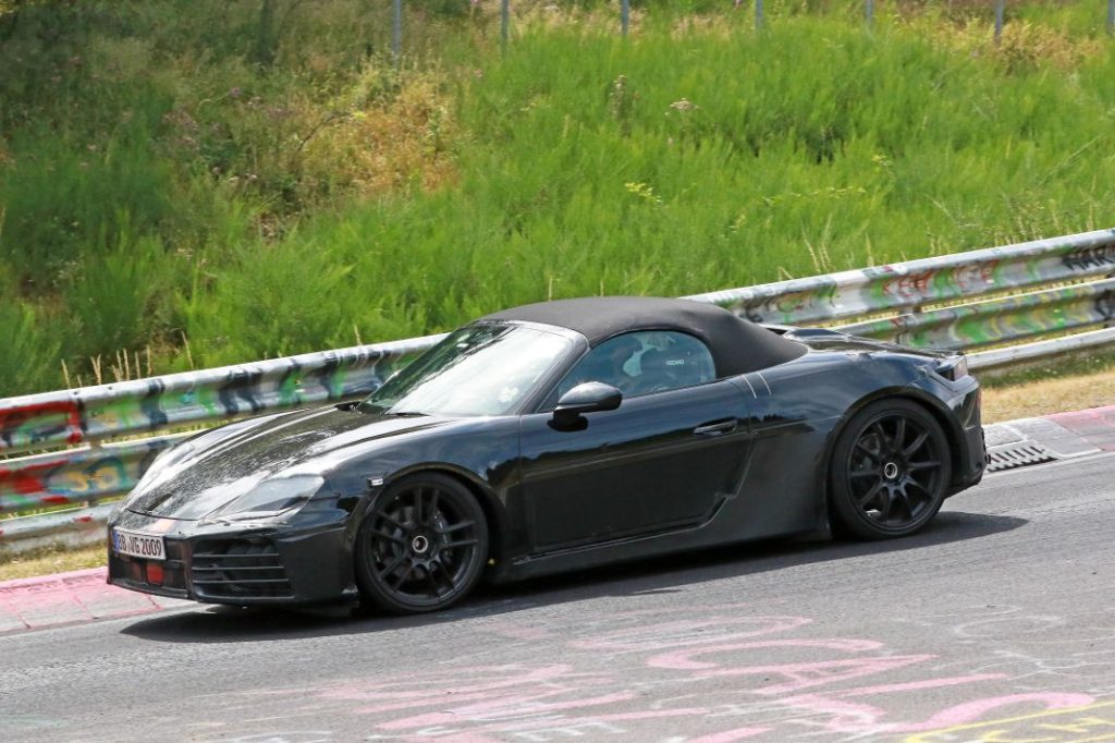 Fotos espía del Porsche 718 Boxster eléctrico, que nos enseña su salpicadero 5 Motor16 Porsche 718 Boxster electrico 4 Motor16