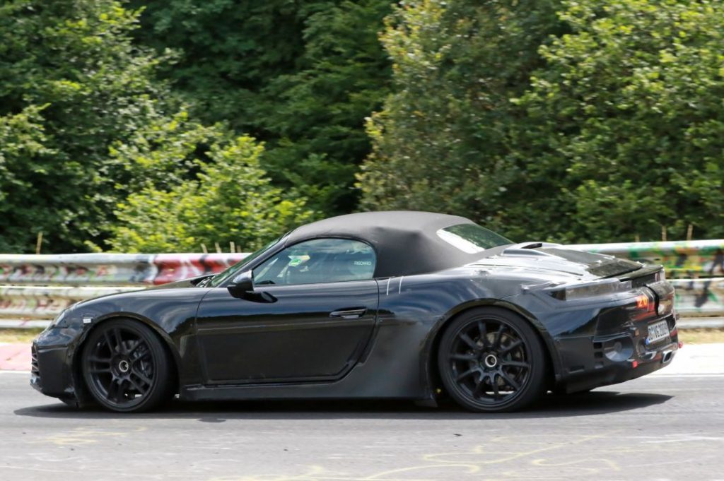 Fotos espía del Porsche 718 Boxster eléctrico, que nos enseña su salpicadero 1 Motor16 Porsche 718 Boxster electrico (6)