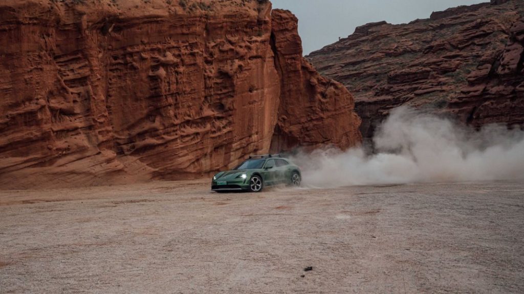 El Porsche Taycan Cross Turismo marca un récord de “desnivel” 2 Motor16 Porsche Taycan Cross Turismo record desnivel 18 Motor16
