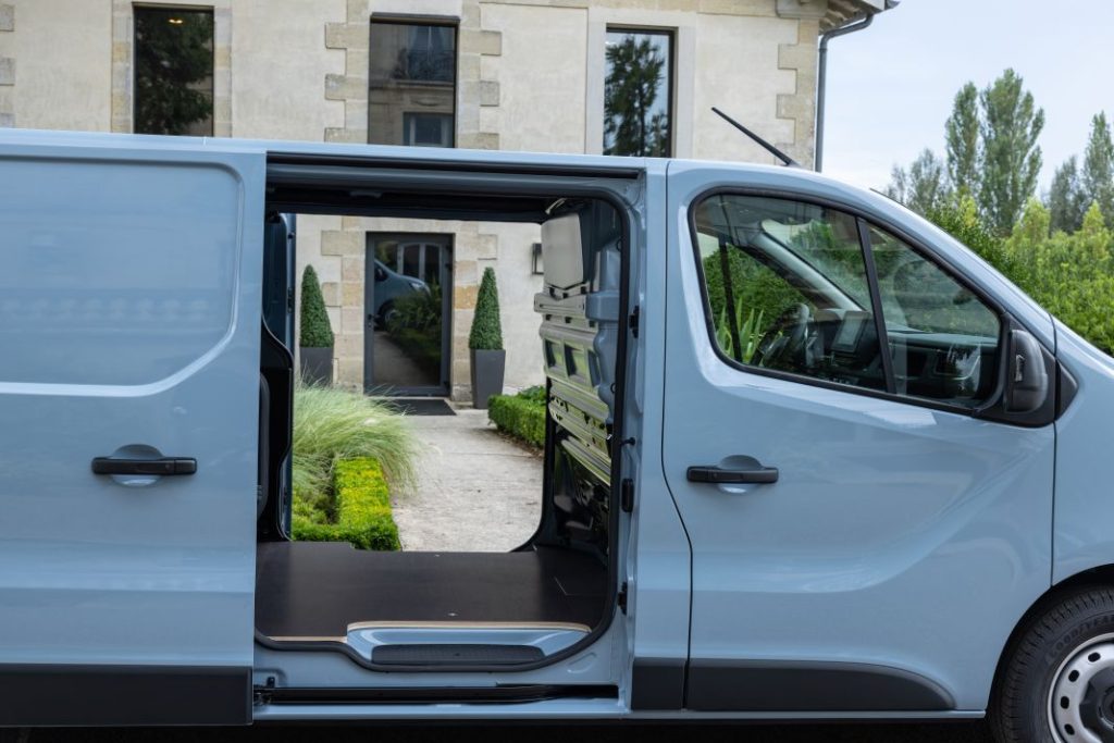 Renault Trafic furgon electrico 10 Motor16