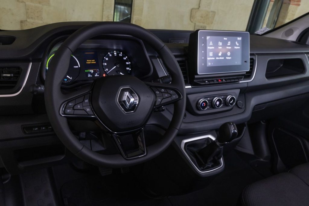 Renault Trafic furgon electrico 11 Motor16