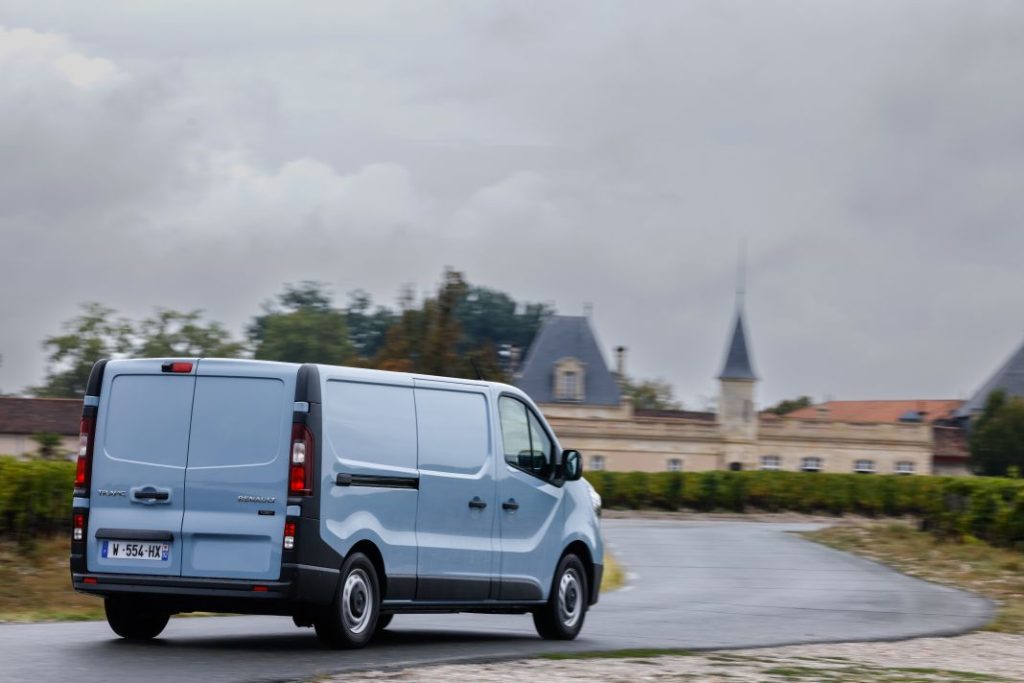 Renault Trafic furgon electrico 18 Motor16
