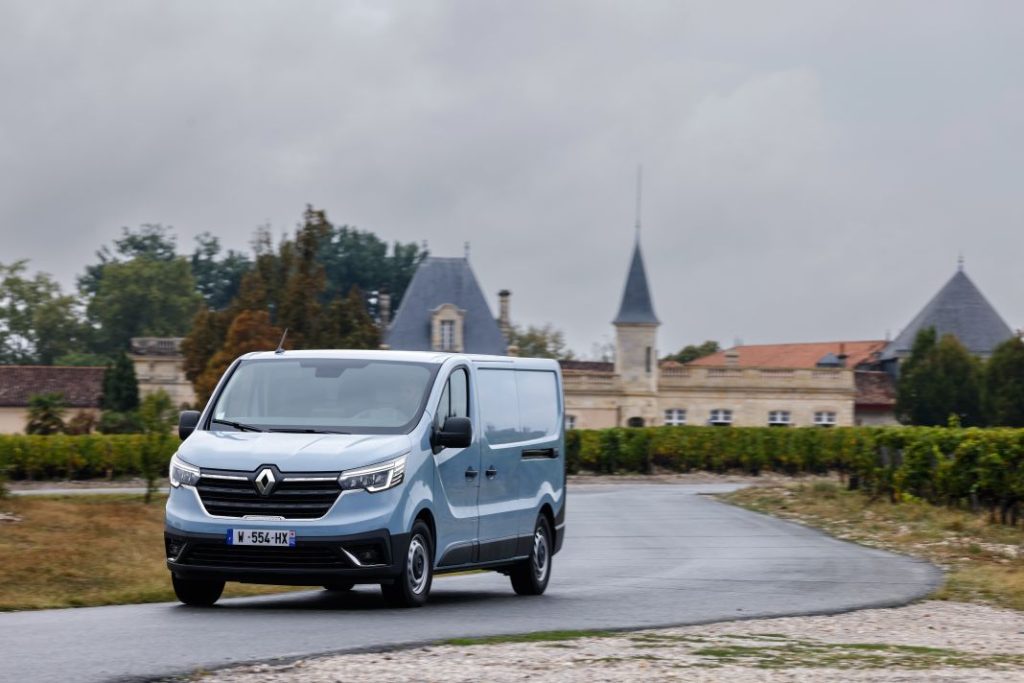 Renault Trafic furgon electrico 19 Motor16