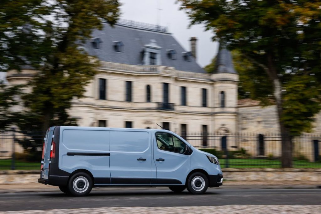 Renault Trafic furgon electrico 20 Motor16