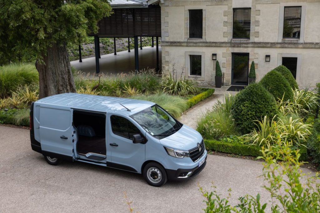 Renault Trafic furgon electrico 4 Motor16
