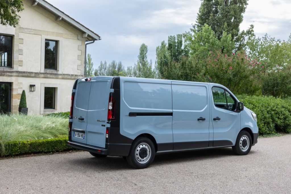 Renault Trafic furgon electrico 5 Motor16