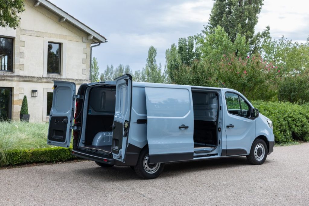 Renault Trafic furgon electrico 7 Motor16