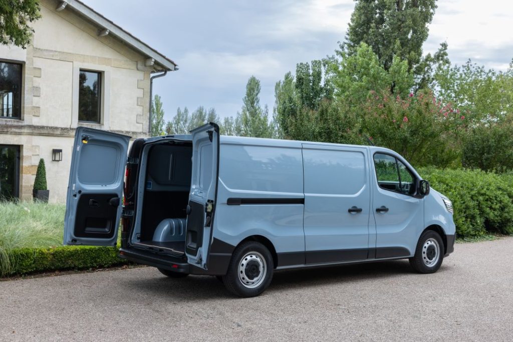 Renault Trafic furgon electrico 8 Motor16