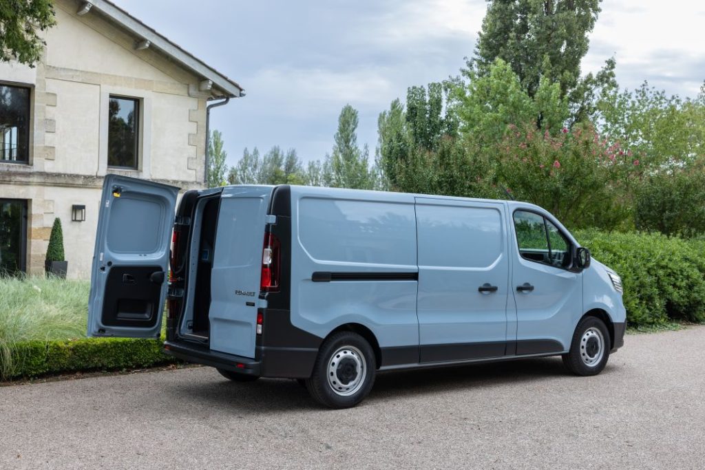 Renault Trafic furgon electrico 9 Motor16