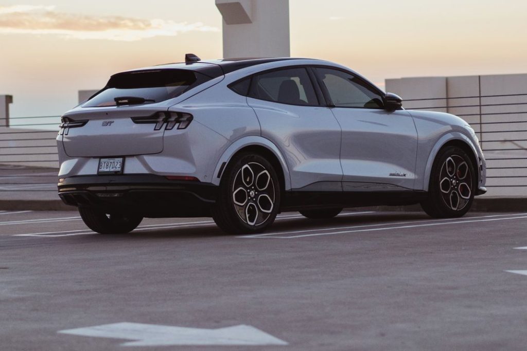 Ford incorpora una matrícula digital como accesorio original 2 Motor16 Reviver matricula digita