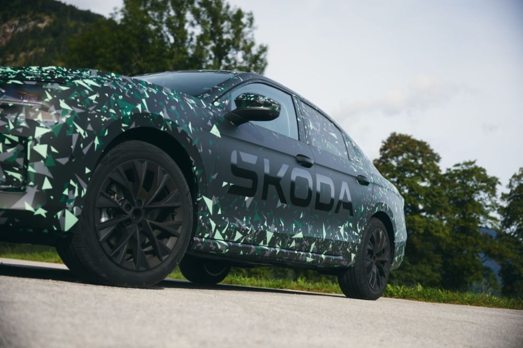 El Skoda Superb 2024 se muestra por primera vez con su carrocería berlina 2 Motor16 SkodaSuperbBerlina 13 Motor16