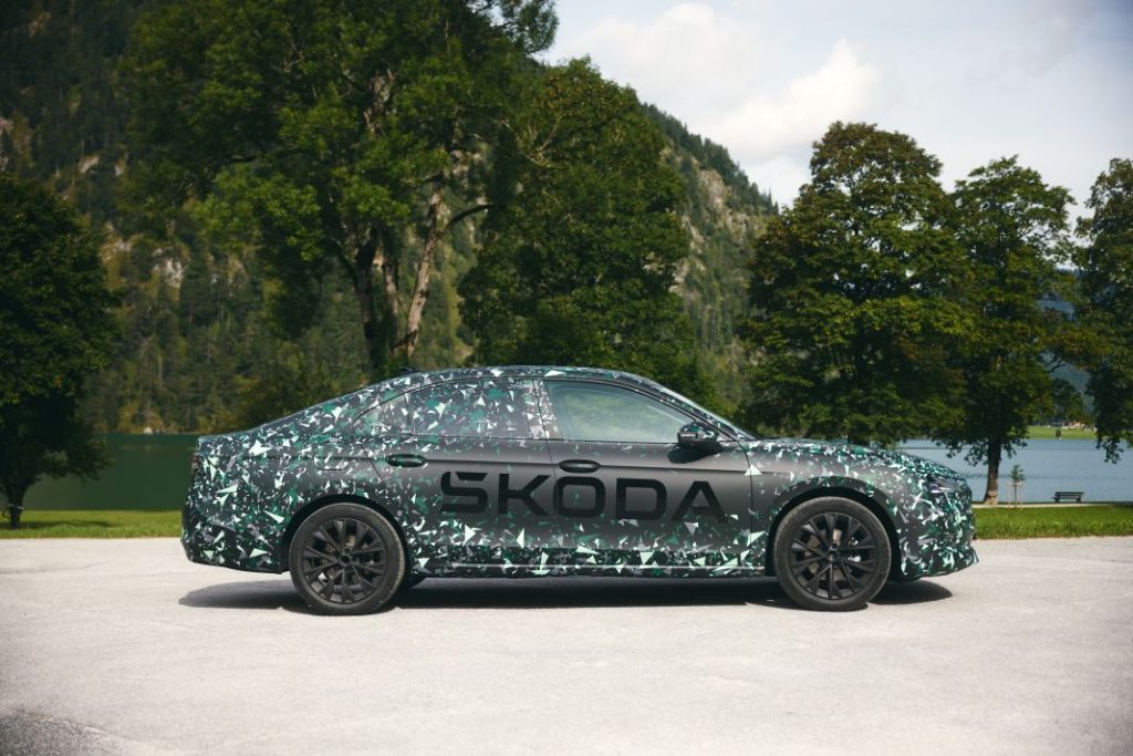 El Skoda Superb 2024 se muestra por primera vez con su carrocería berlina 23 Motor16 SkodaSuperbBerlina 18 Motor16