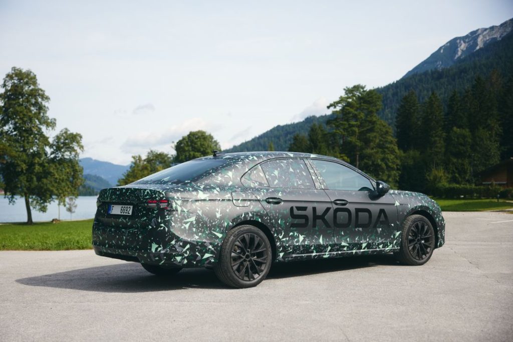 El Skoda Superb 2024 se muestra por primera vez con su carrocería berlina 5 Motor16 SkodaSuperbBerlina 2 Motor16