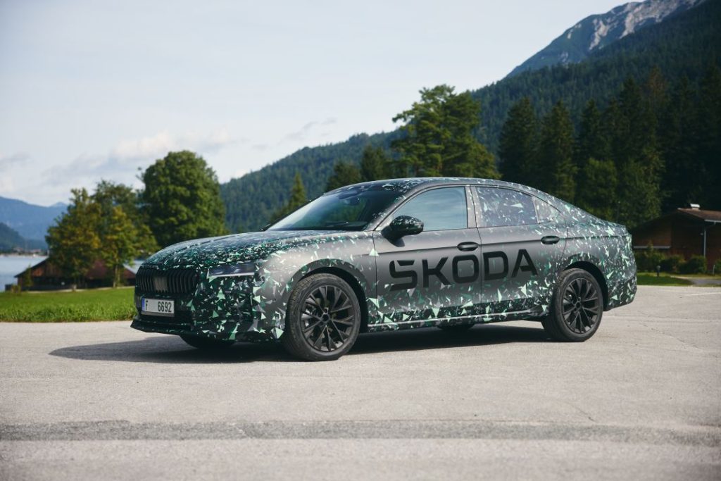 El Skoda Superb 2024 se muestra por primera vez con su carrocería berlina 25 Motor16 SkodaSuperbBerlina 20 Motor16