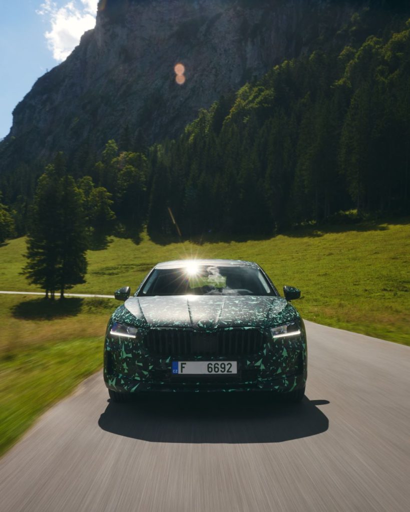 El Skoda Superb 2024 se muestra por primera vez con su carrocería berlina 27 Motor16 SkodaSuperbBerlina 22 Motor16