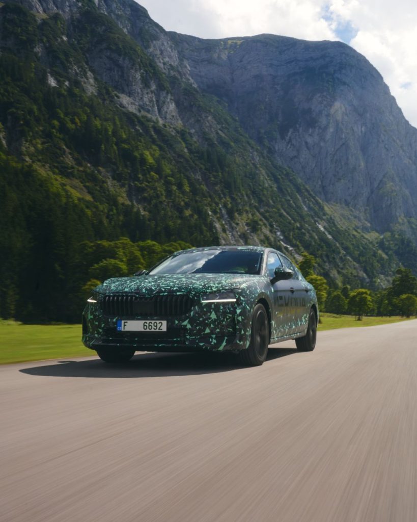 El Skoda Superb 2024 se muestra por primera vez con su carrocería berlina 34 Motor16 SkodaSuperbBerlina 24 Motor16