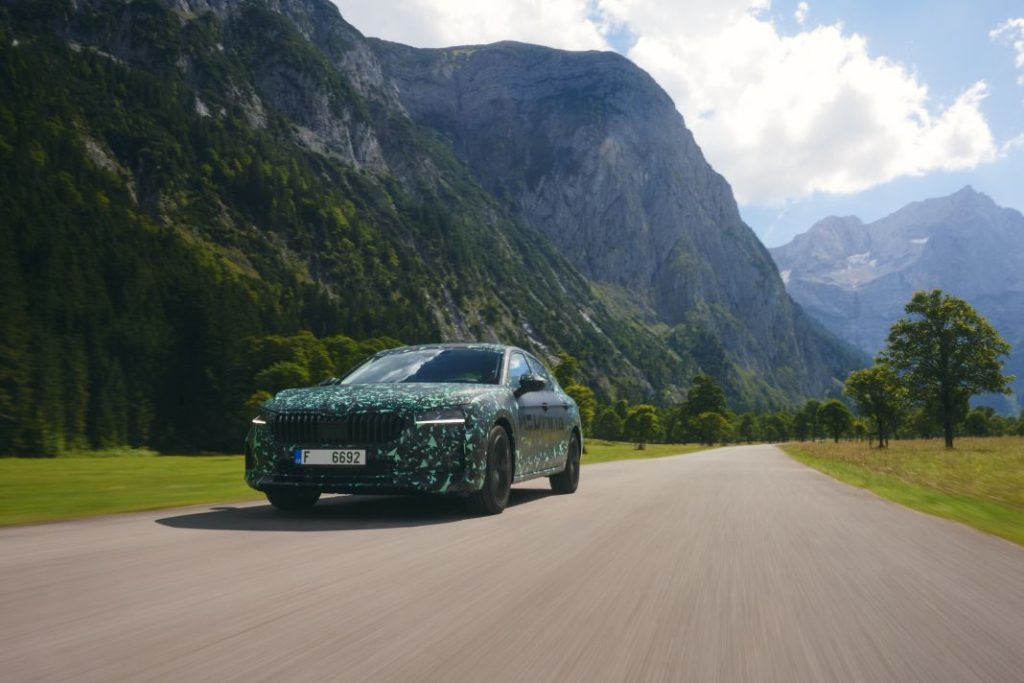 El Skoda Superb 2024 se muestra por primera vez con su carrocería berlina 11 Motor16 SkodaSuperbBerlina 6 Motor16