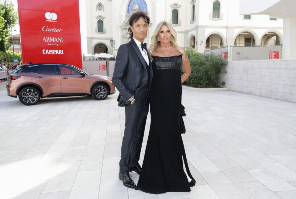 Las estrellas del Festival de Cine de Venecia viajan en Lexus 10 Motor16 Tiziana Rocca Giulio Base Lexus Festival Venecia 2023 Motor16