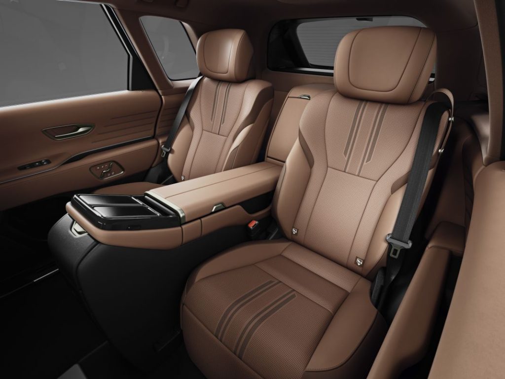 El nuevo Toyota Century es un SUV al estilo del Rolls-Royce Cullinan 2 Motor16 Toyota Century SUV 17 2 Motor16