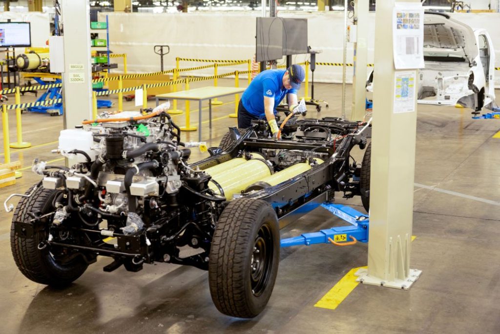 Toyota Hilux H2: El pick up que se tragó un Mirai ya es una realidad 7 Motor16 Toyota Hilux hydrogen pila de combustible h2 3 Motor16