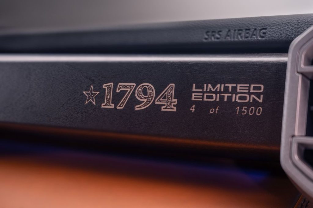 Toyota Tundra 1794 Limited Edition: El pick up “gordo” de Toyota es más todoterreno y más tejano que nunca 12 Motor16 Toyota Tundra 1794 Limited Edition 2024 11 Motor16